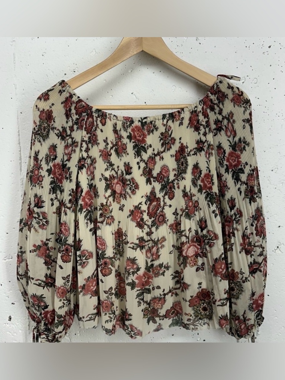Wilfred Aritzia Womens Size Small Talance Off-Shoulder Beige Floral Blouse